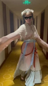 汉服老板娘背着老公和我偷情（出完整视频）